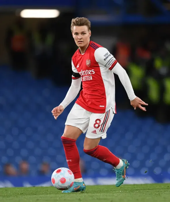 Framed Print : Martin Odegaard in Action: Chelsea vs Arsenal, Premier League 2021-22 Framed Print : Martin Odegaard in Action: Chelsea vs Arsenal, Premier League 2021-22