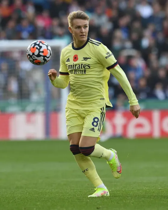 Framed Print : Martin Odegaard in Action: Leicester City vs. Arsenal, Premier League 2021-22
