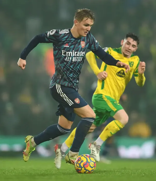 Framed Print : Martin Odegaard in Action: Norwich City vs Arsenal, Premier League 2021-22