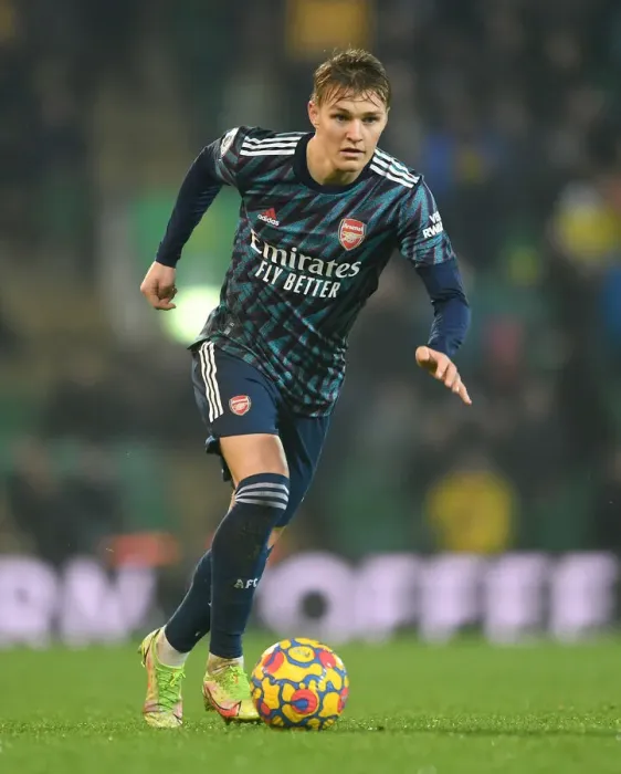Framed Print : Martin Odegaard in Action: Norwich City vs Arsenal, Premier League 2021-22