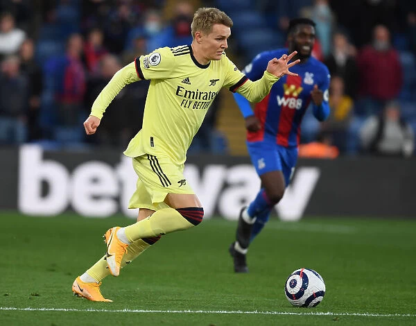 Martin Odegaard in Action: Premier League Showdown between Crystal Palace and Arsenal, 2020-21
