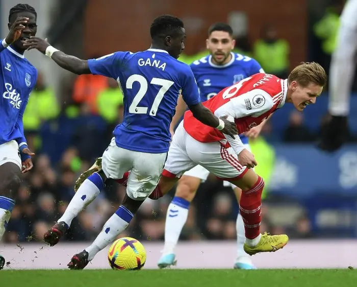 Framed Print : Martin Odegaard Breaks Past Idrissa Gana Gueye: Everton vs Arsenal, Premier League 2022-23 Framed Print : Martin Odegaard Breaks Past Idrissa Gana Gueye: Everton vs Arsenal, Premier League 2022-23