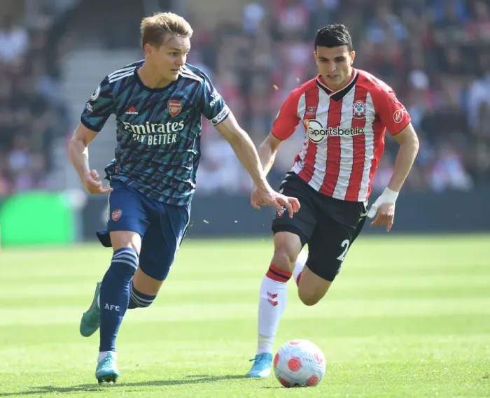 Framed Print : Martin Odegaard Breaks Past Mohamed Elyounoussi: Southampton vs Arsenal, Premier League 2021-22 Framed Print : Martin Odegaard Breaks Past Mohamed Elyounoussi: Southampton vs Arsenal, Premier League 2021-22