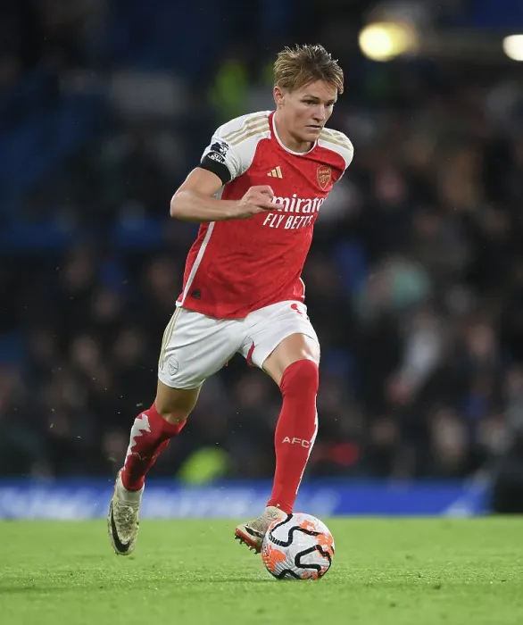 Framed Print : Martin Odegaard Faces Off Against Chelsea in the 2023-24 Premier League Clash