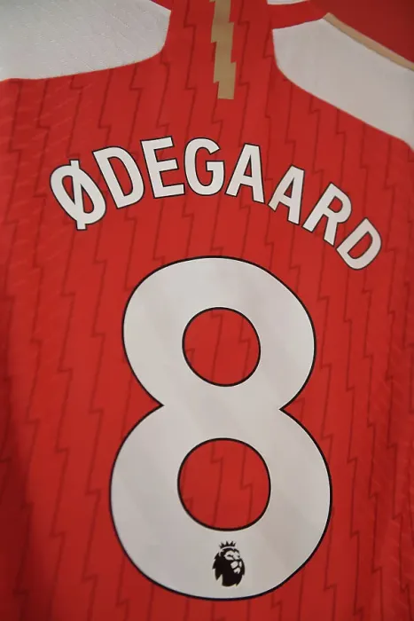 Framed Print : Martin Odegaard Gears Up: Arsenal FC vs Crystal Palace (2023-24) Framed Print : Martin Odegaard Gears Up: Arsenal FC vs Crystal Palace (2023-24)