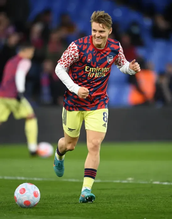 Framed Print : Martin Odegaard Gears Up: Arsenal vs Crystal Palace, Premier League 2021-22