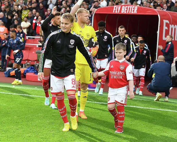 Martin Odegaard Meets Arsenal Mascot Before Arsenal vs. Nottingham Forest (2022-23)
