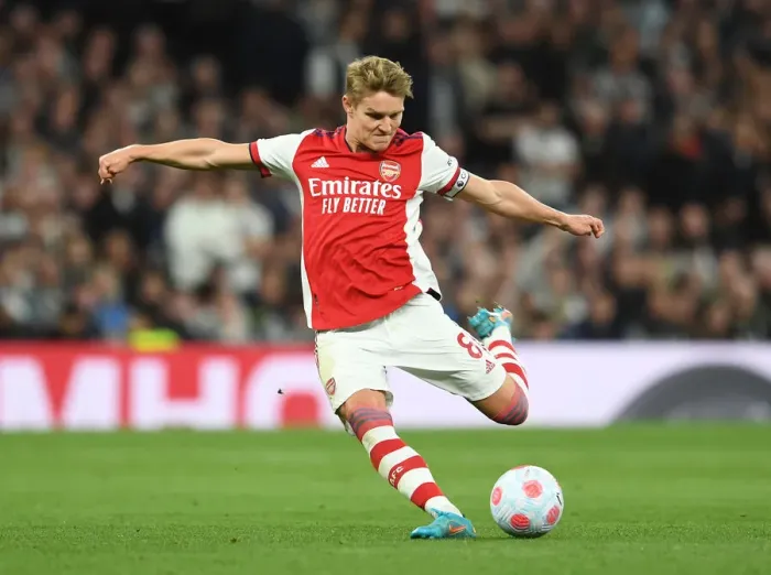 Framed Print : Martin Odegaard: Midfield Warrior in Arsenal vs. Tottenham Battle, Premier League 2021-22 Framed Print : Martin Odegaard: Midfield Warrior in Arsenal vs. Tottenham Battle, Premier League 2021-22