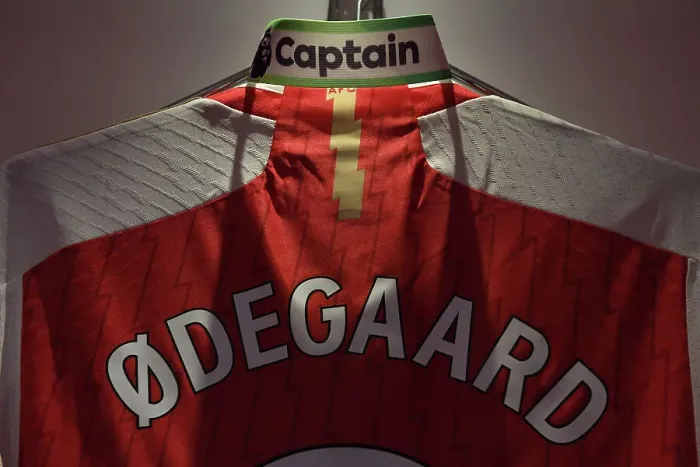 Framed Print : Martin Odegaard Prepares for Arsenal Captaincy: Arsenal vs Crystal Palace (2023-24)