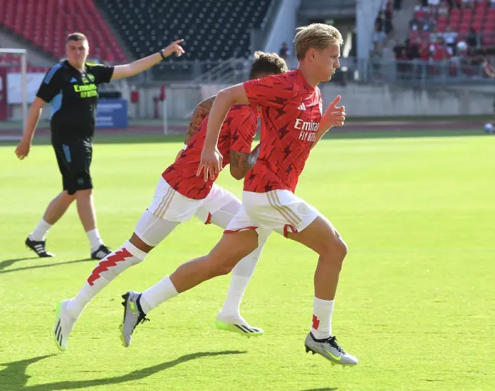 Framed Print : Martin Odegaard Readies for Arsenal's Pre-Season Clash Against Nuremberg