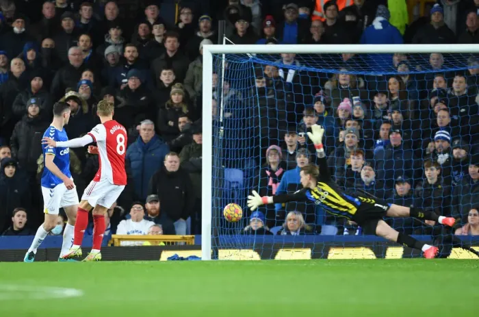Framed Print : Martin Odegaard Scores the Winner: Everton vs. Arsenal, Premier League 2020-21 Framed Print : Martin Odegaard Scores the Winner: Everton vs. Arsenal, Premier League 2020-21