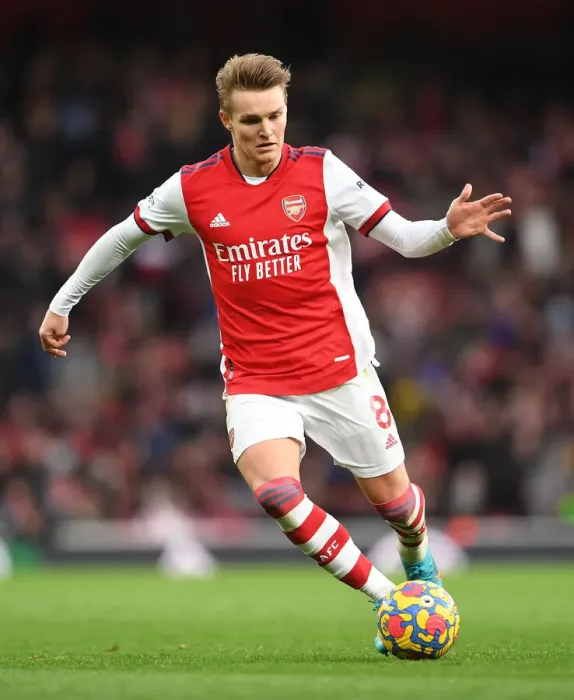 Framed Print : Martin Odegaard Shines: Arsenal's Dominant Display Against Brentford, Premier League 2021-22 Framed Print : Martin Odegaard Shines: Arsenal's Dominant Display Against Brentford, Premier League 2021-22