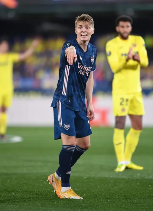 Framed Print : Martin Odegaard in UEFA Europa League Semi-Final Action: Arsenal vs Villarreal (2021)