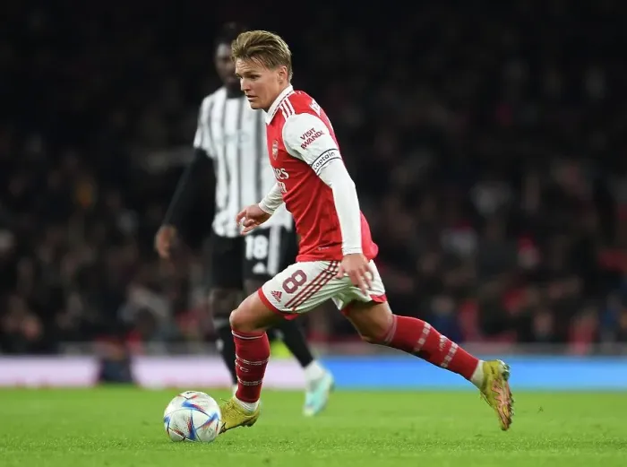 Framed Print : Martin Odegaard's Brilliant Performance: Arsenal Outshines Juventus (2022-23)