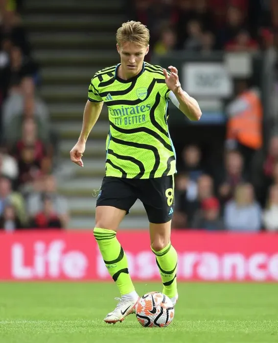 Framed Print : Martin Ødegaard's Dashing Run: Arsenal's Electric Attack vs Bournemouth (2023-24 Premier League) Framed Print : Martin Ødegaard's Dashing Run: Arsenal's Electric Attack vs Bournemouth (2023-24 Premier League)