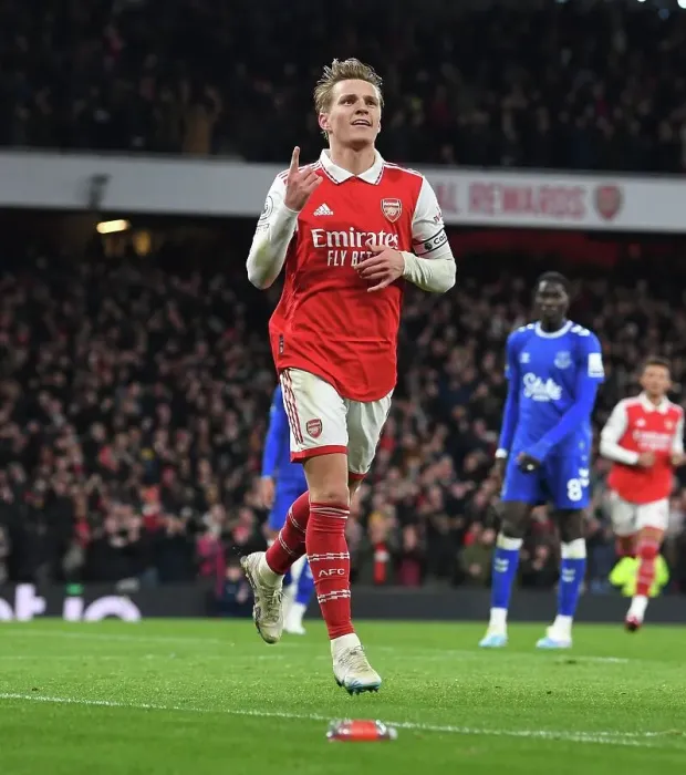 Framed Print : Martin Odegaard's Stunner: Arsenal's Triumphant 3-1 Victory over Everton in the 2022-23 Premier League