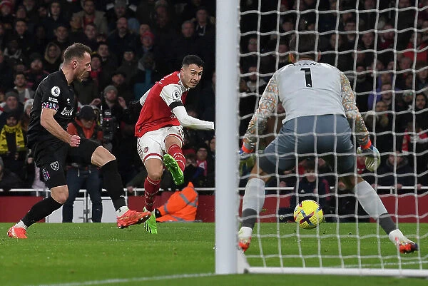 Martinelli Scores Arsenal's Second Goal Against West Ham in 2022-23 Premier League