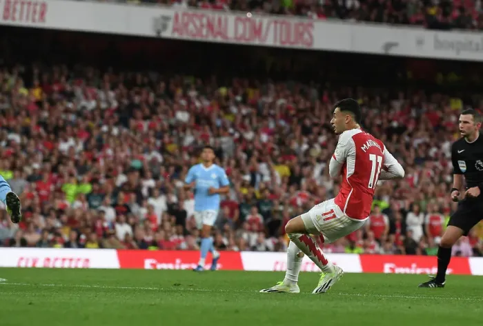 Framed Print : Martinelli Stuns Manchester City: Arsenal's Winning Goal (2023-24)