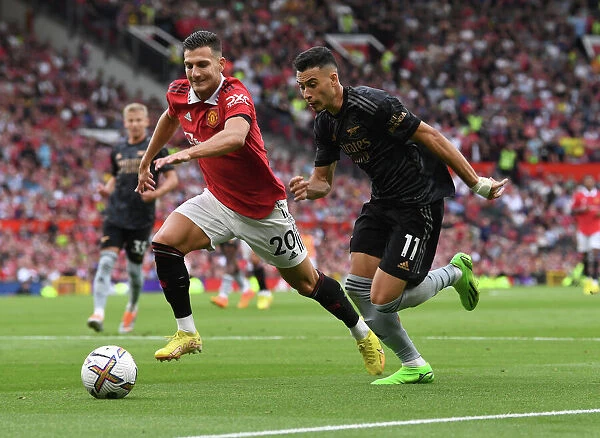 Martinelli vs Dalot: A Tense Battle in Manchester United vs Arsenal Premier League Clash (2022-23)
