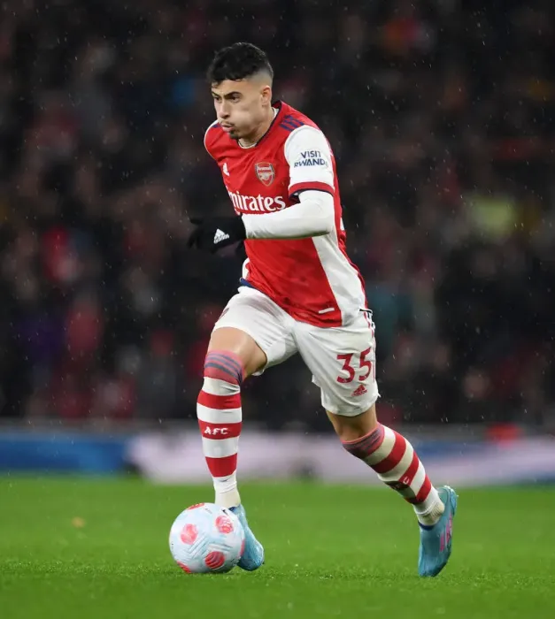 Framed Print : Martinelli vs Liverpool: A Fierce Face-Off in Arsenal's Premier League Battle