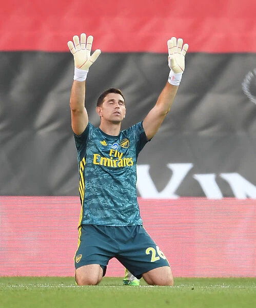 Martinez's Triumph: Arsenal's Goalkeeper Celebrates Victory Over Southampton (2019-20)