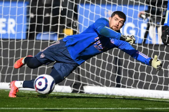 Framed Print : Mat Ryan Prepares for Leicester Showdown: Arsenal's Goalkeeper Gears Up in the Premier League 2020-21