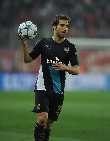 Mathieu Flamini in Action: Arsenal vs. Olympiacos, UEFA Champions League (December 2015)
