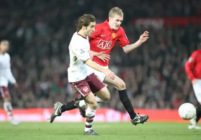 Framed Print : Mathieu Flamini (Arsenal) Darren Fletcher (Man Utd) Framed Print : Mathieu Flamini (Arsenal) Darren Fletcher (Man Utd)