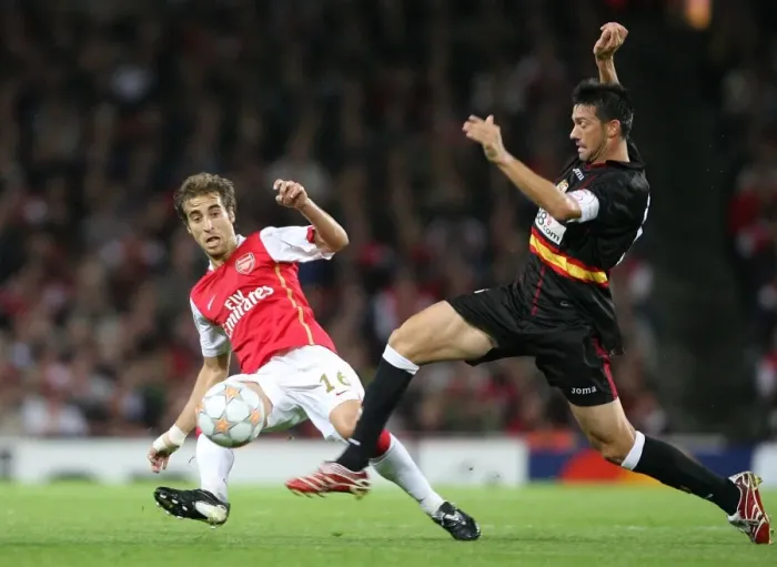 Framed Print : Mathieu Flamini (Arsenal) Jose Luis Marti (Sevilla)