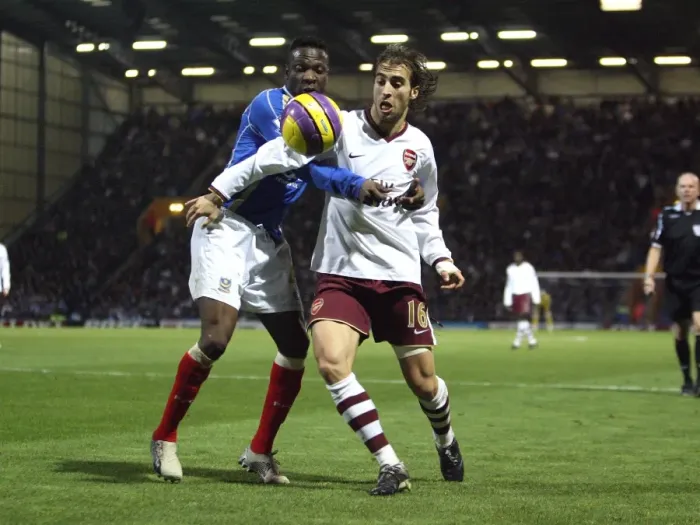 Framed Print : Mathieu Flamini (Arsenal) Lauren (Portsmouth)