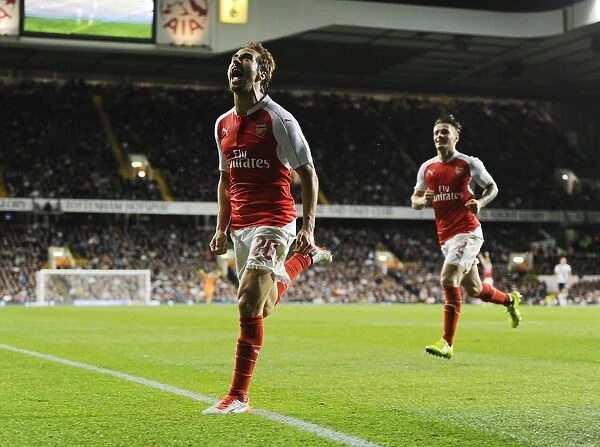 Mathieu Flamini Scores the Decisive Goal: Arsenal's Triumph over Tottenham Hotspur in the 2015 / 16 Capital One Cup Clash