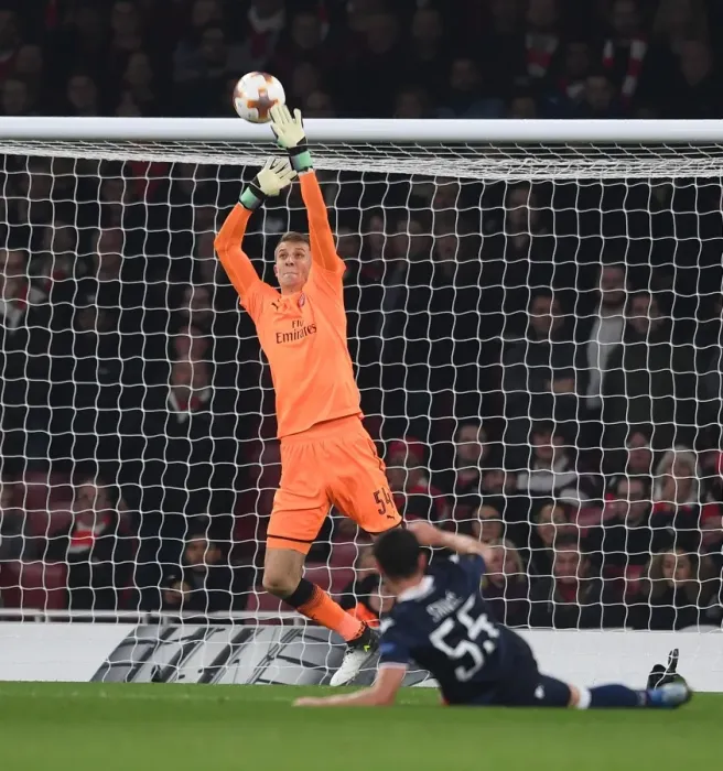 Framed Print : Matt Macey in Action: Arsenal vs Crvena Zvezda, UEFA Europa League