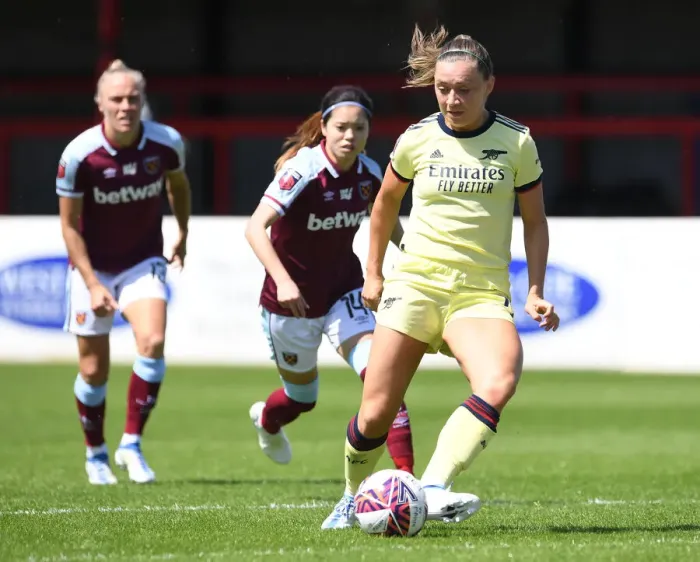 Framed Print : McCabe's Brilliant Performance: Arsenal Outshine West Ham United in FA WSL Clash