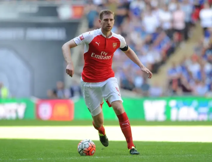 Framed Print : Per Mertesacker in Action: Arsenal vs. Chelsea - FA Community Shield 2015-16 Framed Print : Per Mertesacker in Action: Arsenal vs. Chelsea - FA Community Shield 2015-16