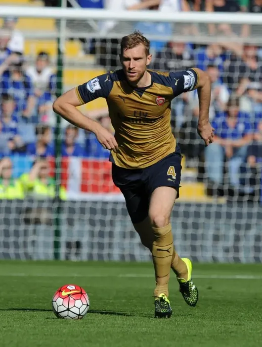 Framed Print : Per Mertesacker in Action: Arsenal vs. Leicester City (2015 / 16 Premier League) Framed Print : Per Mertesacker in Action: Arsenal vs. Leicester City (2015 / 16 Premier League)