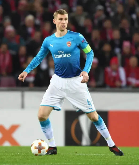 Framed Print : Per Mertesacker in Action: Arsenal vs. 1. FC Koln, UEFA Europa League (2017) Framed Print : Per Mertesacker in Action: Arsenal vs. 1. FC Koln, UEFA Europa League (2017)