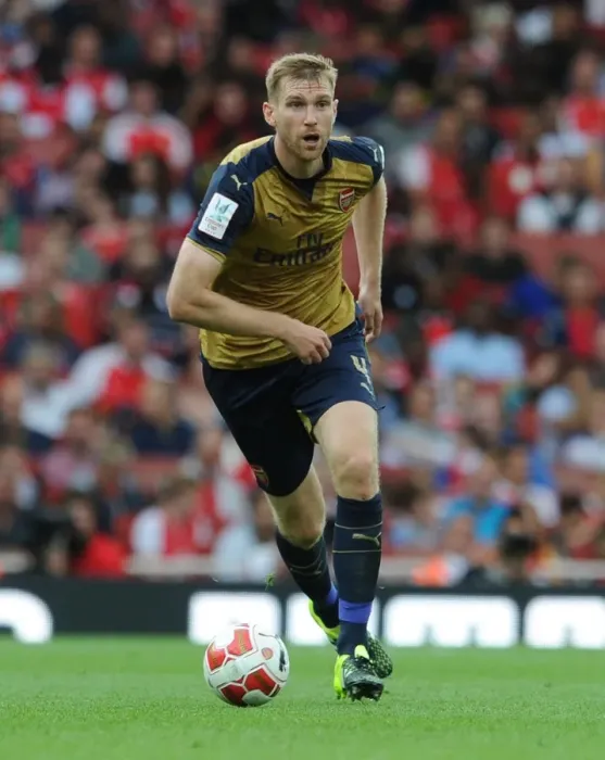 Framed Print : Per Mertesacker in Action: Arsenal vs Lyon, Emirates Cup 2015 / 16
