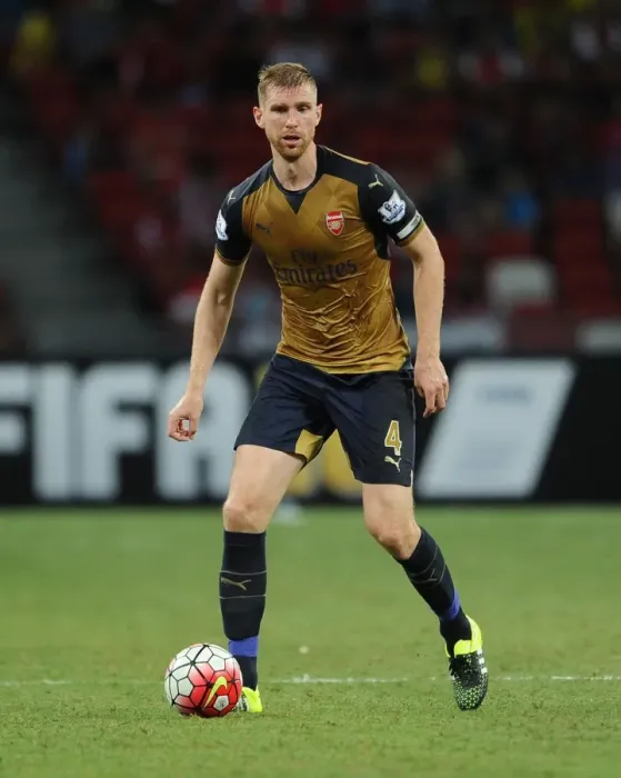 Framed Print : Per Mertesacker in Action: Arsenal vs Singapore XI, Barclays Asia Trophy (July 15, 2015) Framed Print : Per Mertesacker in Action: Arsenal vs Singapore XI, Barclays Asia Trophy (July 15, 2015)