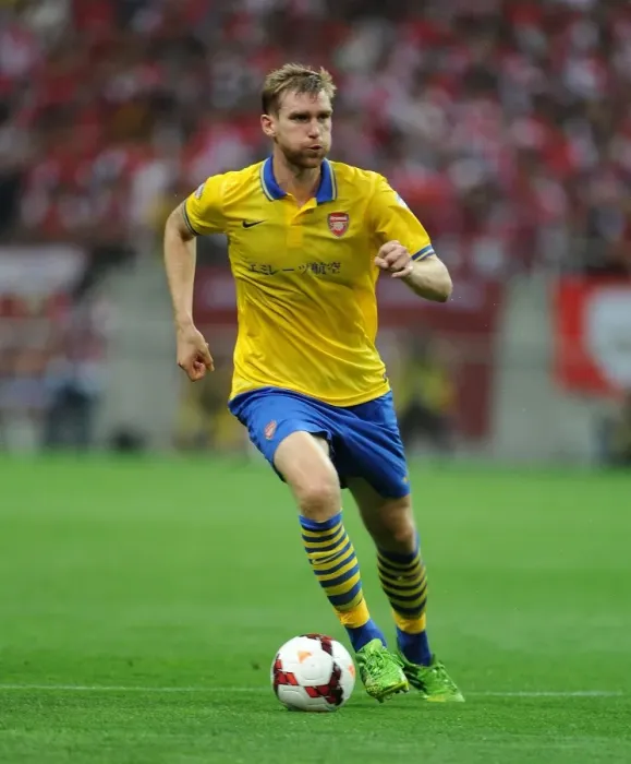 Framed Print : Per Mertesacker in Action: Arsenal vs Urawa Red Diamonds, Japan 2013