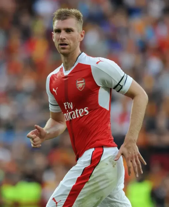 Framed Print : Per Mertesacker in Action: Arsenal's Pre-Season Clash against RC Lens (2016) Framed Print : Per Mertesacker in Action: Arsenal's Pre-Season Clash against RC Lens (2016)