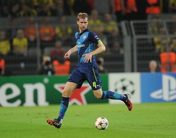 Per Mertesacker in Action: Borussia Dortmund vs. Arsenal, UEFA Champions League (2014-15)