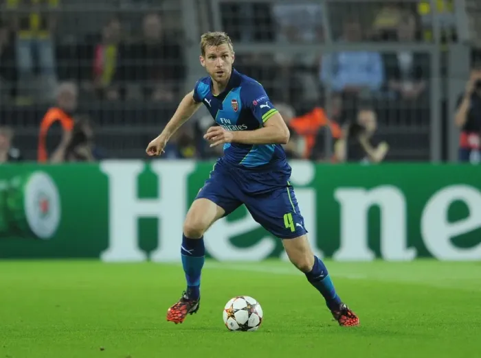 Framed Print : Per Mertesacker in Action: Borussia Dortmund vs Arsenal, UEFA Champions League (2014-15)