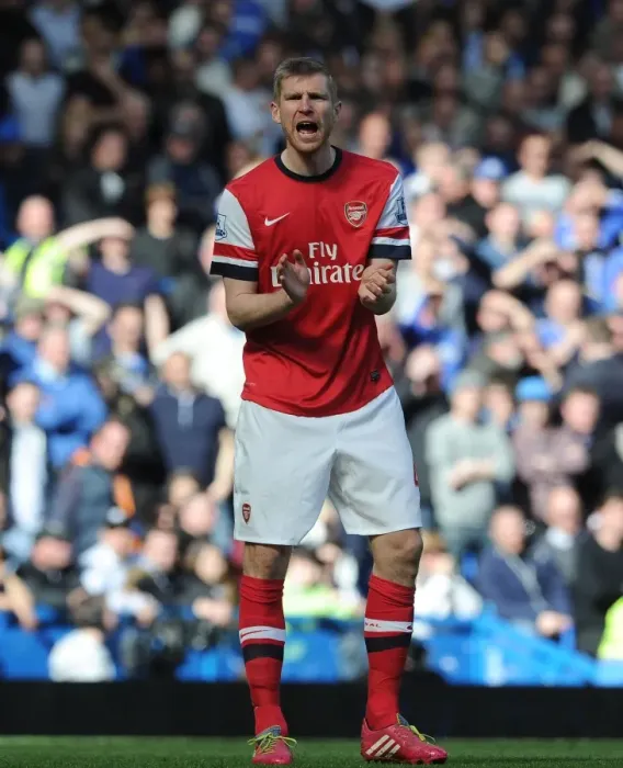Framed Print : Per Mertesacker in Action: Chelsea vs. Arsenal, Premier League 2013-14 Framed Print : Per Mertesacker in Action: Chelsea vs. Arsenal, Premier League 2013-14