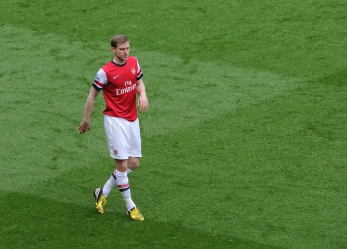 Framed Print : Per Mertesacker (Arsenal). Arsenal 1: 1 Manchester United. Barclays Premier League Framed Print : Per Mertesacker (Arsenal). Arsenal 1: 1 Manchester United. Barclays Premier League
