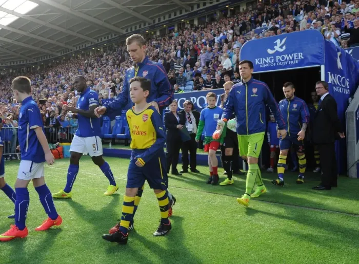 Framed Print : Per Mertesacker (Arsenal) with the Arsenal Mascot. Leicester City 1: 1 Arsenal. Barclays