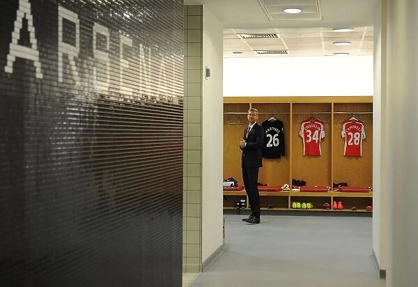 Per Mertesacker in Arsenal Home Changing Room Before Arsenal vs Crystal Palace, Premier League 2014 / 15