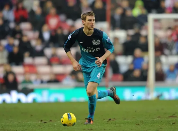 Framed Print : Per Mertesacker (Arsenal). Sunderland 1: 2 Arsenal. Barclays Premier League Framed Print : Per Mertesacker (Arsenal). Sunderland 1: 2 Arsenal. Barclays Premier League