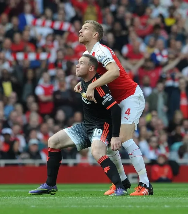 Framed Print : Per Mertesacker (Arsenal) Wayne Rooney (Man Utd)