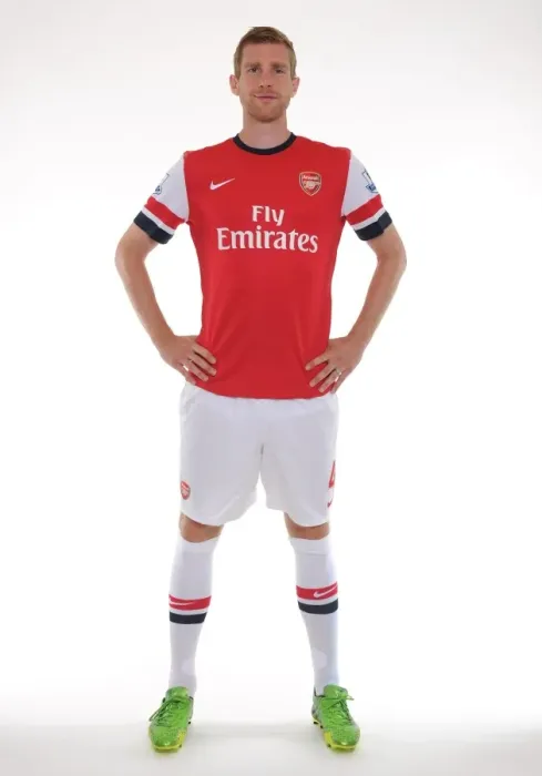Framed Print : Per Mertesacker at Arsenal's 2013-14 Squad Photocall