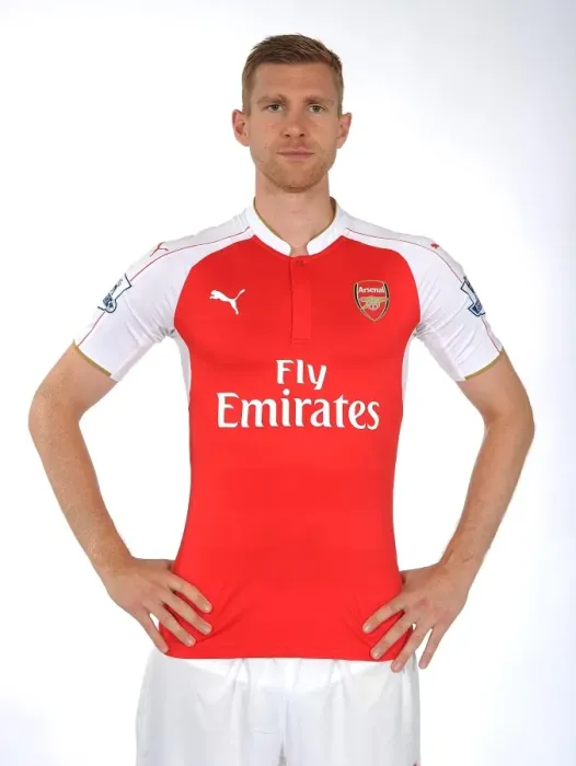Framed Print : Per Mertesacker: Arsenal's 2015-16 Season Kick-Off Framed Print : Per Mertesacker: Arsenal's 2015-16 Season Kick-Off